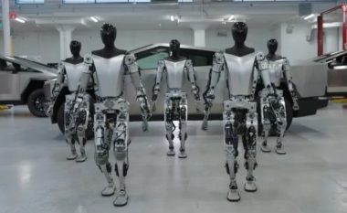 Tesla shfaq pamjet e reja të Robotit humanoid duke ecur ngadalë – duke bërë gjëra të tjera gjithashtu