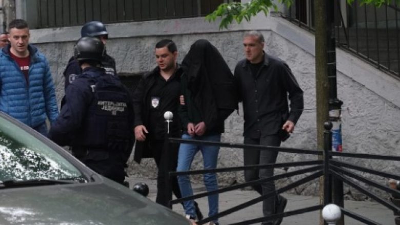Vrau tetë nxënës, një roje sigurie dhe plagosi disa të tjerë – detaje të reja nga të shtënat me armë nga një adoleshent në një shkollë në Beograd