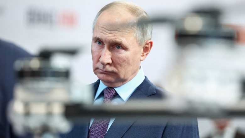 Afrika e Jugut paralajmëron Putinin: Mund të arrestohesh gjatë pjesëmarrjes në samitin e BRICS