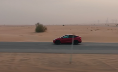 Tesla teston automjetet e saj në temperaturat ekstreme të nxehta në Dubai