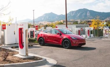 Tesla thotë se po operon me 5,000 pika të mbushësit Supercharger në të gjithë botën