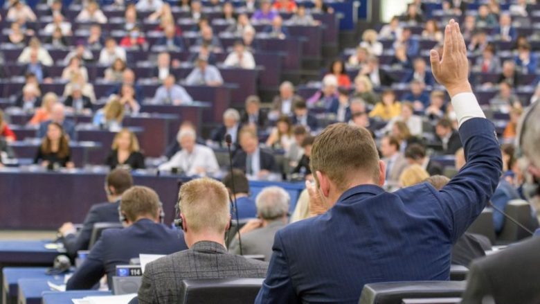 Në PE “vënë në pah” se Serbia e ka shkelur Marrëveshjen e Ohrit duke votuar kundër anëtarësimit të Kosovës në Këshillin e Evropës