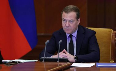 Rusia nuk ka zgjidhje tjetër veçse të asgjësojë Zelenskyn, thotë Medvedev