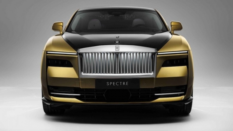 Rolls-Royce thotë se porositë e radhës të modelit Spectre mund të dorëzohen nga viti 2025