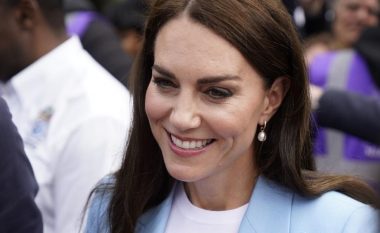 Kate Middleton në xhaketën perfekte pranverore dhe një kombinim që kopjohet lehtë