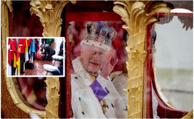 I bie të fikët një flamurtari gjatë procesionit të Mbretit Charles III