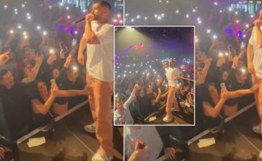 Një fanse prek në vend intim Butrint Imerin gjatë një koncerti