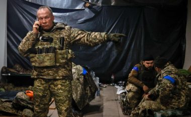 Gjenerali kryesor ukrainas viziton vijën e frontit pranë Bakhmutit