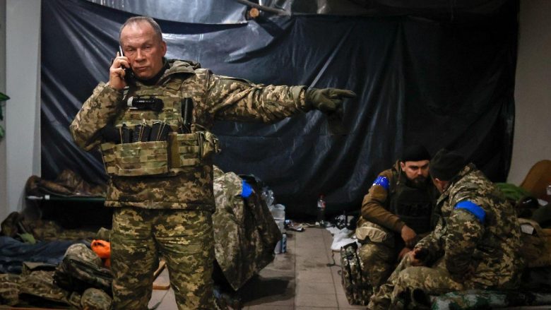 Gjenerali kryesor ukrainas viziton vijën e frontit pranë Bakhmutit
