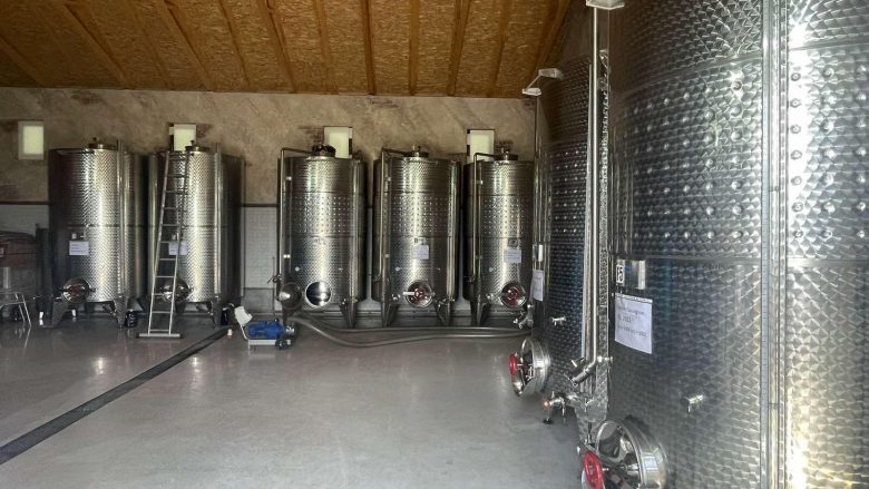 Dogana e Kosovës sekuestron mbi 35 mijë litra pije alkoolike të prodhuara pa autorizim