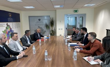 Ministri Krasniqi takoi kryetarët e rinj të katër komunave në veri