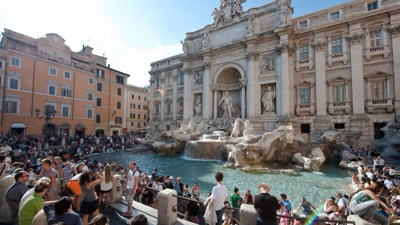 Italia është mbretëresha e turizmit dhe për shkeljen e këtyre nëntë rregullave pasojnë dënime të rënda