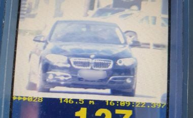 Tejkaloi shpejtësinë e lejuar në Ferizaj, gjobitet shoferi me 500 euro dhe i hiqet patentë shoferi për një vit