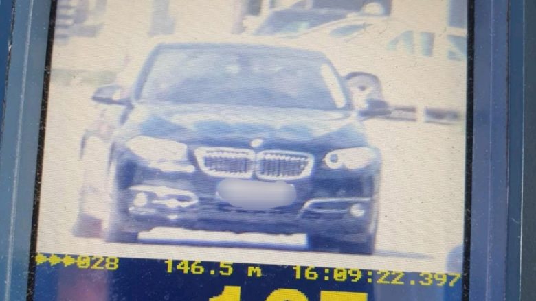 Tejkaloi shpejtësinë e lejuar në Ferizaj, gjobitet shoferi me 500 euro dhe i hiqet patentë shoferi për një vit