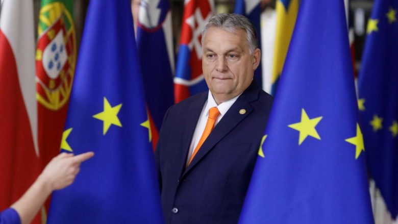 Hungaria bllokoi ndihmën e re ushtarake të BE-së për Ukrainën