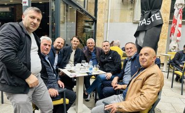 Kryetari i Zubin Potokut shijon kafen në Mitrovicë