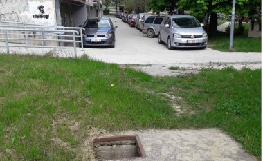 Mungon kapaku i një pusete në një lagje të Prishtinës, komuna hesht