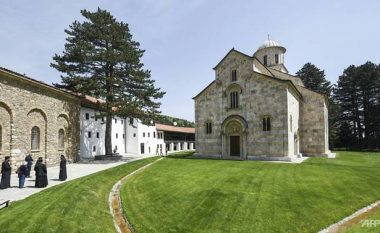 Manastiri i Deçanit, QUINT-i: Vendimet e Kushtetueses duhet të respektohen, vonesat pengojnë procesin e anëtarësimit të Kosovës në KiE