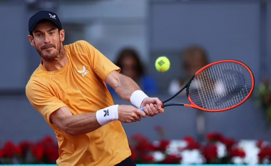 Andy Murray fiton titullin e tij të parë që nga viti 2019