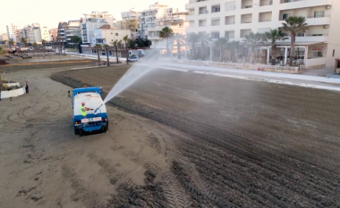 Nis pastrimi dhe dezinfektimi në plazhin e Durrësit, Rama: Presim më shumë turistë se asnjë vit tjetër!