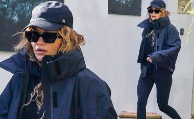Rita Ora fotografohet e veshur me rroba më të trasha për të përballuar të ftohtin e Sydneyt