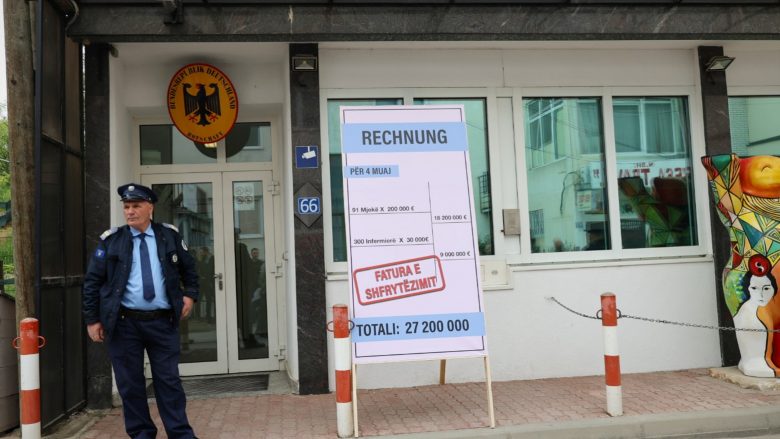 PSD-ja me aksion para Ambasadës gjermane, ia dërgon ‘faturën e shfrytëzimit’ për mjekët dhe infermierët e Kosovës