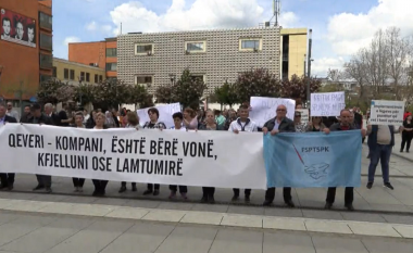 Protestohet në Prishtinë, punëtorët e sektorit privat kërkojnë rritje të pagave dhe trajtim të barabartë