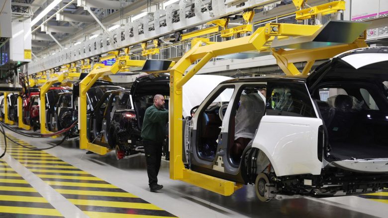 Pronari i Jaguar Land Rover do të ndërtojë një fabrikë të re gjigante të baterive në Britani të Madhe