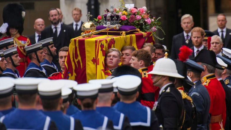 Ceremonia e varrimit të Mbretëreshës Elizabeth II dhe periudha e zisë kushtoi 186 milionë euro