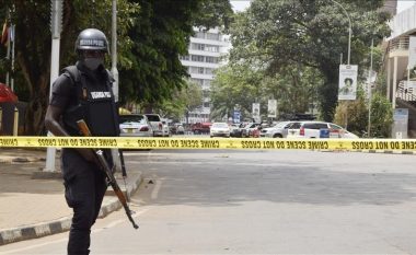 Ushtari në Ugandë qëllon për vdekje politikanin që ruante, pastaj vret veten