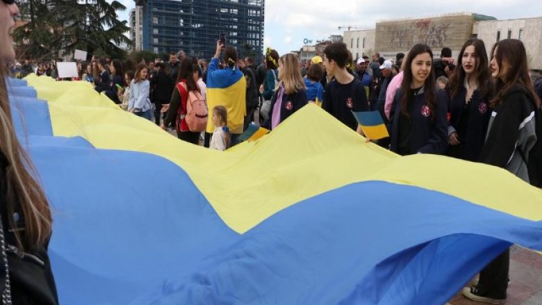 Qeveria shqiptare zgjat lejen e qëndrimit në dy vite për refugjatët nga Ukraina
