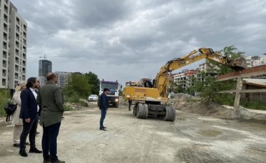 Komuna e Prishtinës me aksion, largon shitësit ilegalë afër stacionit të trenit