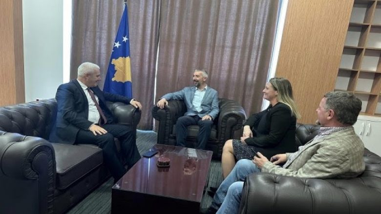 ​Sveçla viziton kryetarin e veriut të Mitrovicës: Si çdo komunë tjetër do të përjetojë progresin e merituar