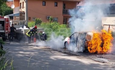 Serbët djegin veturën e Tëvë1 në Zubin Potok