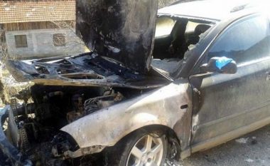 I vihet zjarri një veture me targa të Serbisë në veri
