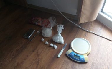 Arrestohet 25-vjeçari në Gjilan, policia i gjeti kokainë në vlerë 22 mijë euro