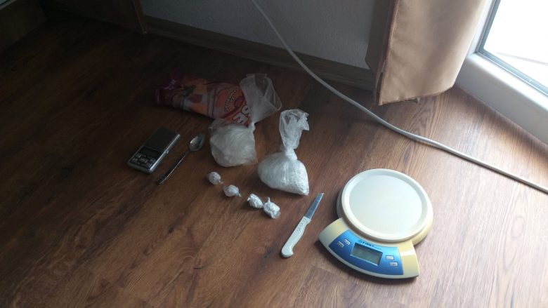 Arrestohet 25-vjeçari në Gjilan, policia i gjeti kokainë në vlerë 22 mijë euro