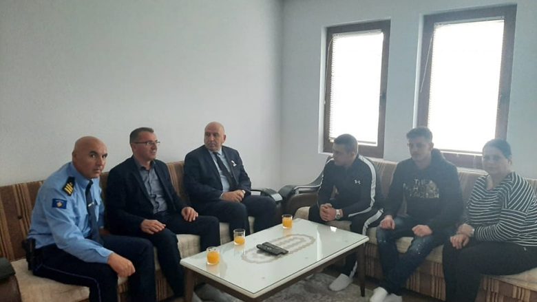 Kryetari i Sindikatës së Policisë viziton familjet e tre policëve të rrëmbyer nga forcat serbe