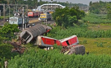 Zbulohet shkaku i përplasjes së trenit në Indi, ku humbën jetën mbi 300 persona