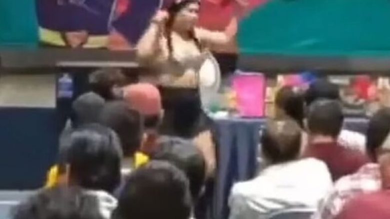 Kryetari i qytet meksikan organizon event me striptiste për “Ditën e Babait”
