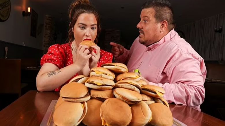 Britaniku që mund të konsumojë 10 hamburgerë në katër minuta, thotë se dëshiron që e bija 18-vjeçe të ndjekë hapat e tij