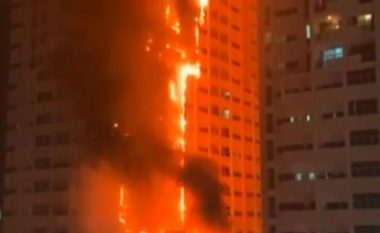 Zjarri kaplon rrokaqiellin në Ajman të Emirateve të Bashkuara, nuk raportohet për të lënduar