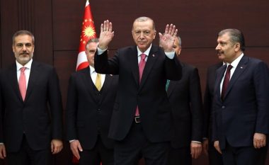 Erdogan zbuloi përbërjen e qeverisë së re, vetëm dy ministra kanë mbetur në detyrë – diplomacia do të udhëhiqet nga ish-shefi i inteligjencës