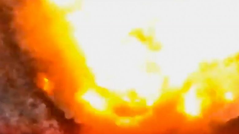 Rusët mbushën fushën me mina antitank, operatori i dronit ukrainas i detektoi – i hodhi në erë për të parandaluar më të keqen