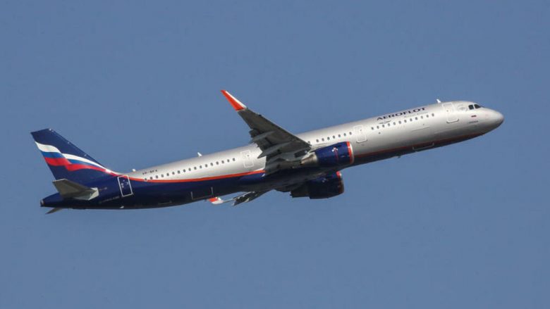 Aeroplani i Aeroflot goditet drejtpërdrejt nga rrufeja