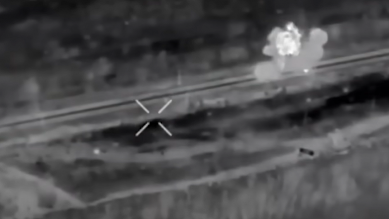 Tanket ruse shpërbëhen në copa pas sulmeve të raketave ukrainase gjatë natës