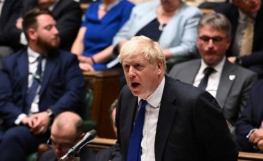 Boris Johnson dorëzon mandatin e deputetit