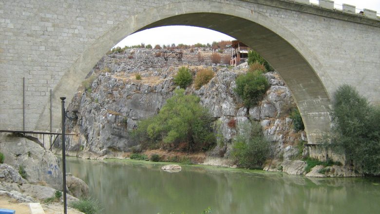 Gjakovë, vazhdojnë kërkimet për gruan që dyshohet se ka rënë nga ura e Fshajt