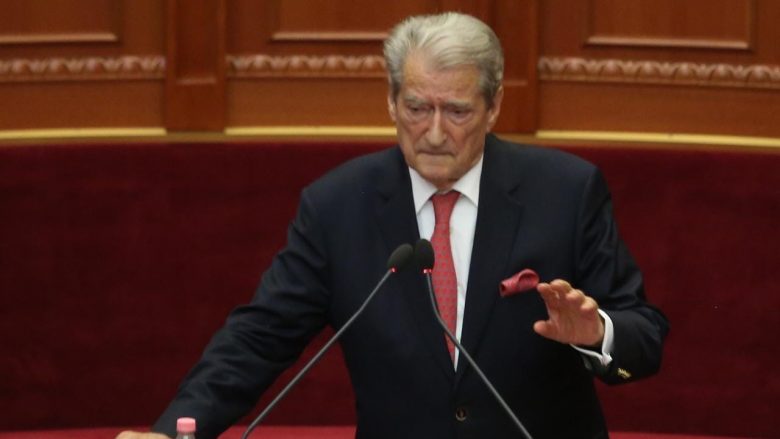 Debate në Kuvend, Berisha: Ahmetaj ia mbathi si një hajdut ordiner