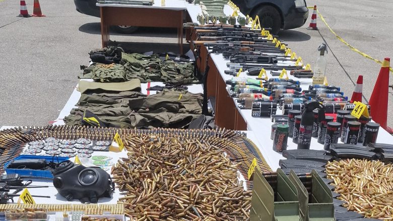 Ekspozohet armatimi i konfiskuar në Zveçan, 15 granatat prodhim i Serbisë i vitit 2021